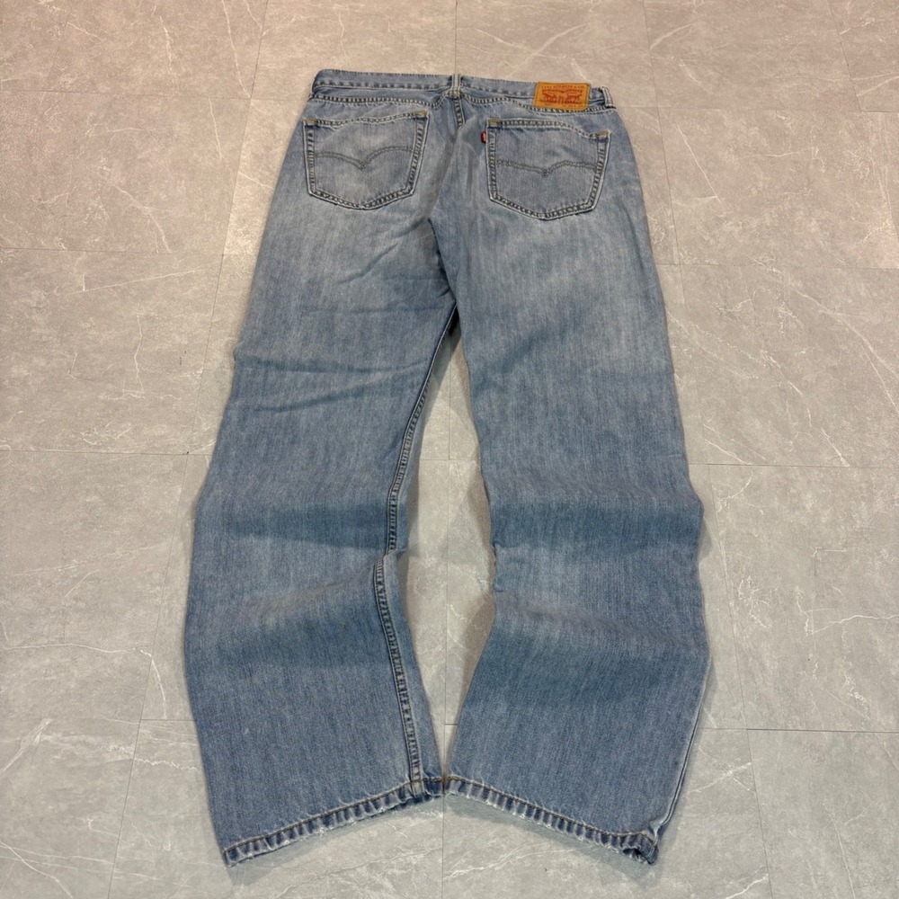 Y2K Light wash Levi's 505 denim jeans size 36"